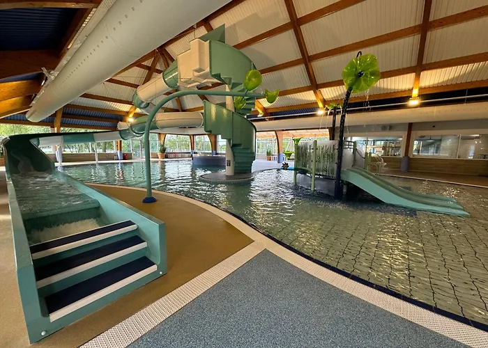 Honeysuckle Hot Tub Lodge