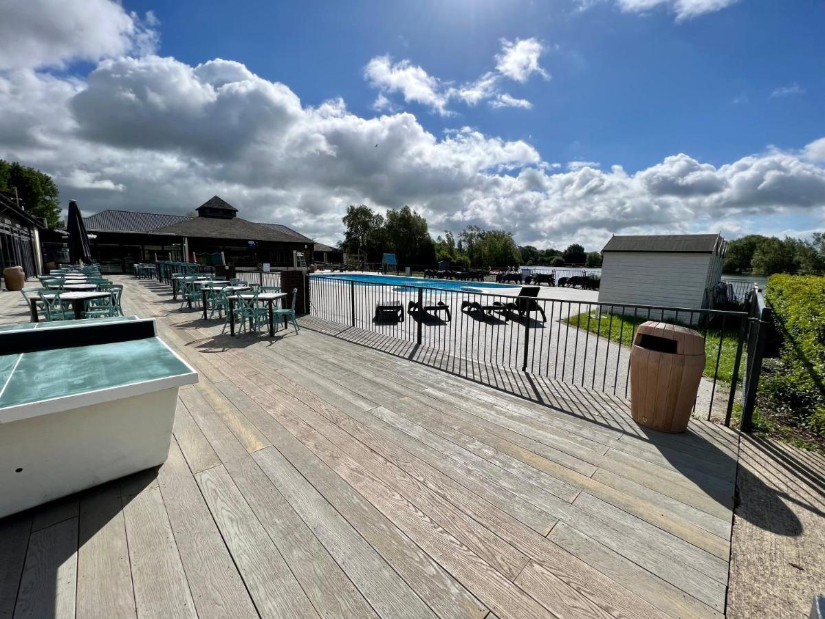 Honeysuckle Hot Tub * South Cerney